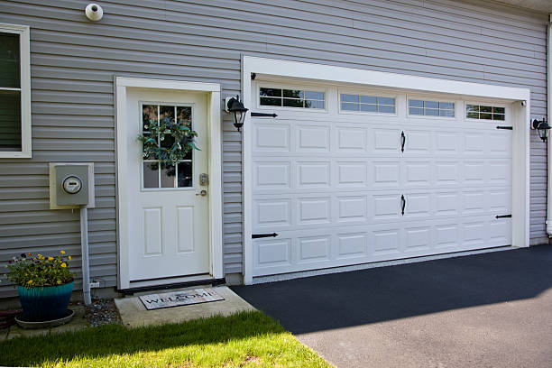 24/7 Emergency Garage Door Panel Replacement experts in Chester, MD